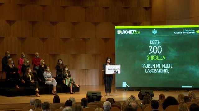 Prezantohet buxheti per Arsimin, rriten pagat e mesuesve ne 2022